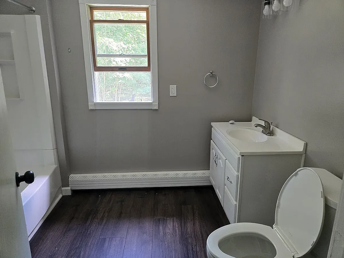 4 bed, 1296 sqft, $2,800 — Photo 2