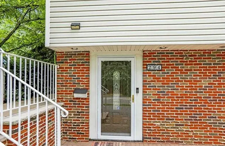 3 bed, 2352 sqft, $4,400 — Photo 2