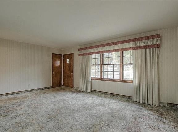 4th image of 7941 Webster Ave