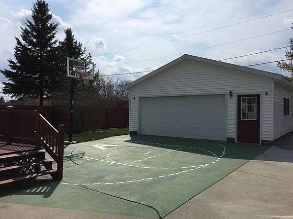 3rd image of 620 Long Lake Ave