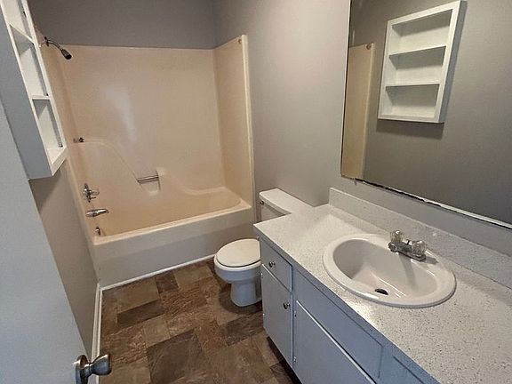 4th image of 42 Stoneybrook Ln APT 6
