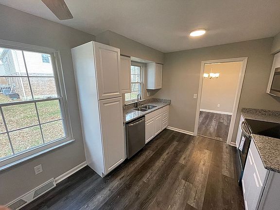5th image of 4173 Forsythia Dr