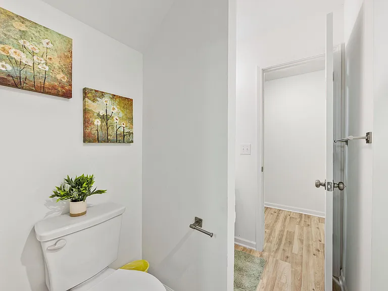 Oakshire Cir — Photo 6