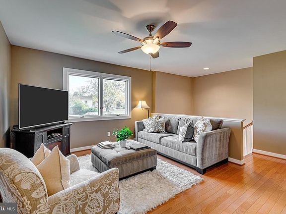 4th image of 1 Hilltop Ct