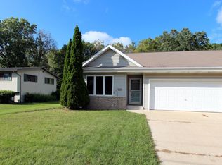 210 James St, Slinger, WI 53086