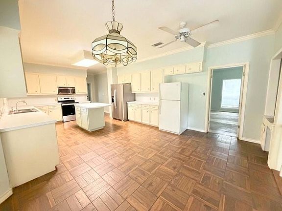 4th image of 1123 Creekwood St
