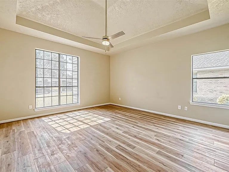 2478 Woodbury St — Photo 30