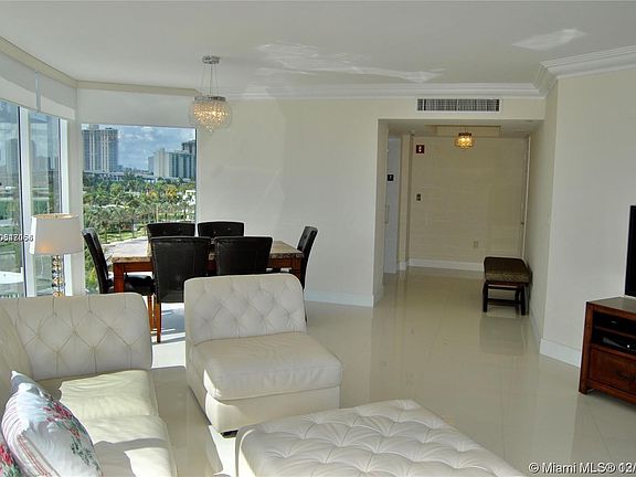 3rd image of 18671 Collins Ave APT 703