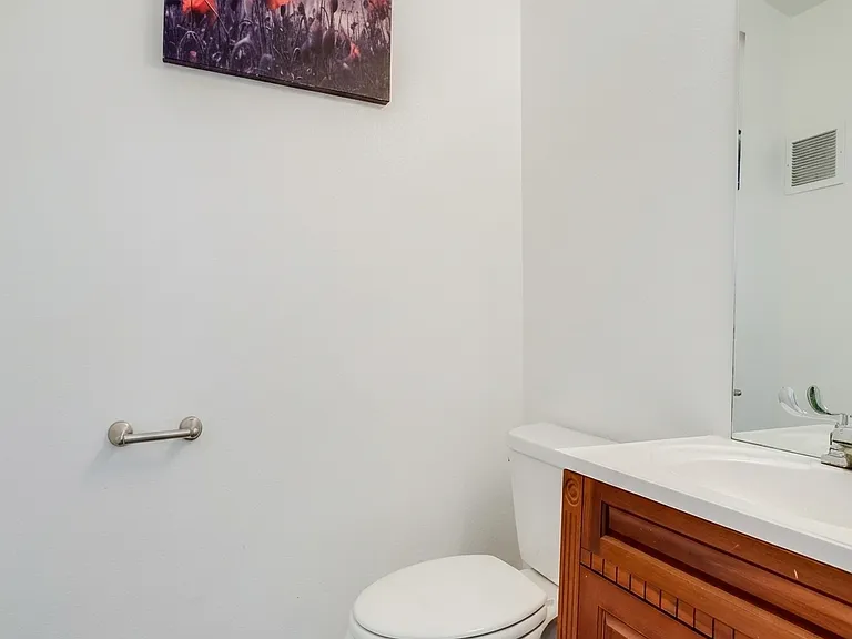 11646 Lincoln St — Photo 30