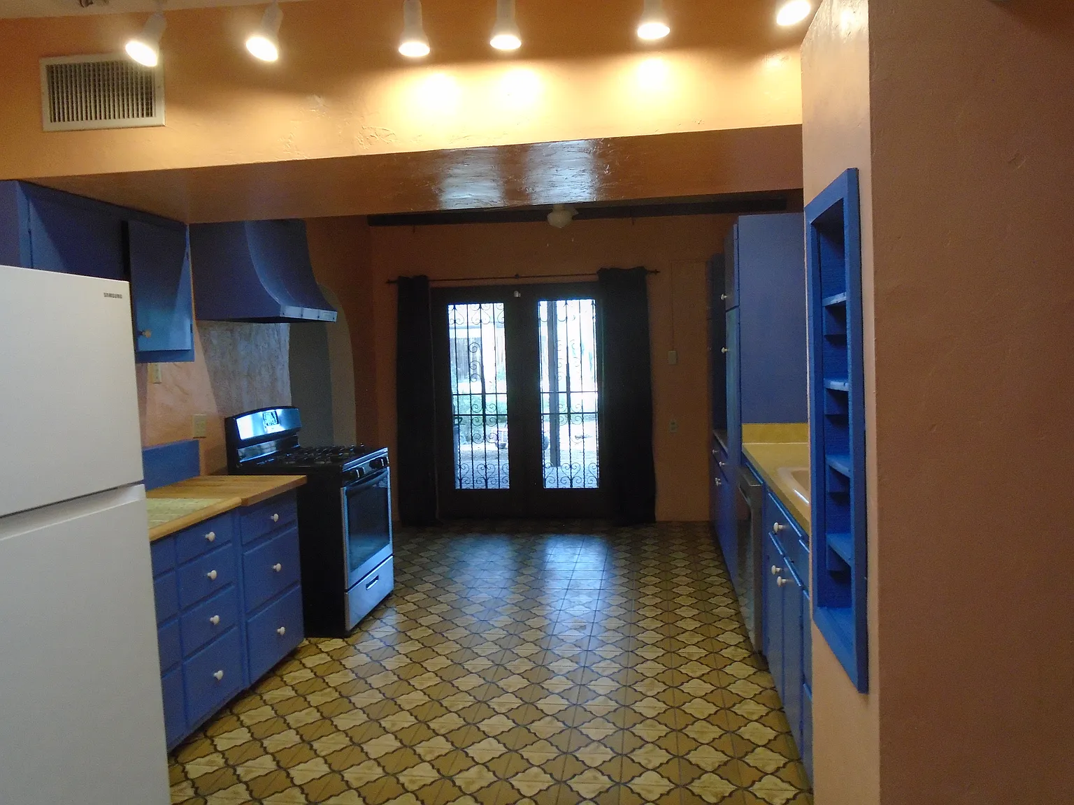 2 bed, 2286 sqft, $2,500 — Photo 3
