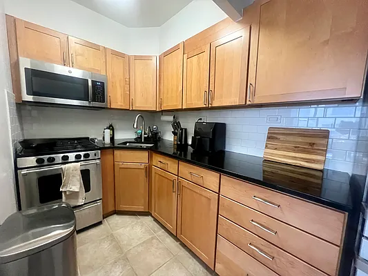 Rented by SERHANT. | media 9