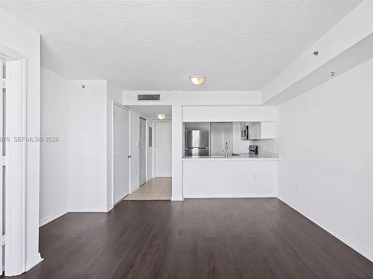 102 SW 6th Ave #605 — Photo 6