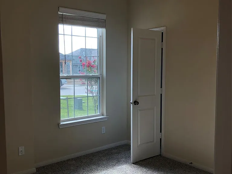 1006 Old Vine — Photo 3
