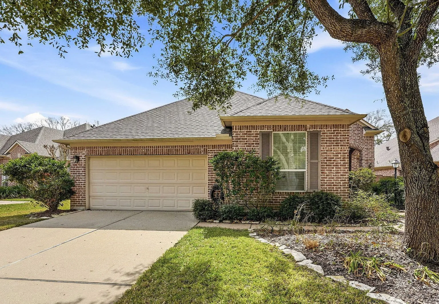 3 bed, 2.5 bath, 2642 sqft, $3,000 — Photo 1