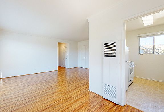 5th image of 3186 S Barrington Ave APT G