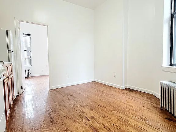 5th image of 330 E 15th St APT 22