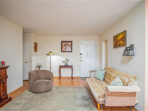 4th image of 2932 W 5th St APT 9H