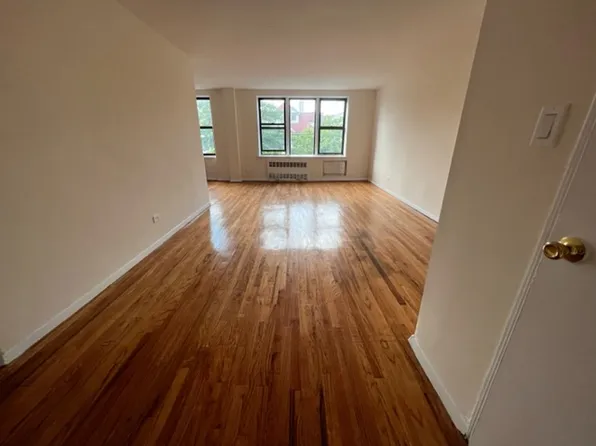 8635 21st Avenue image 1 of 7