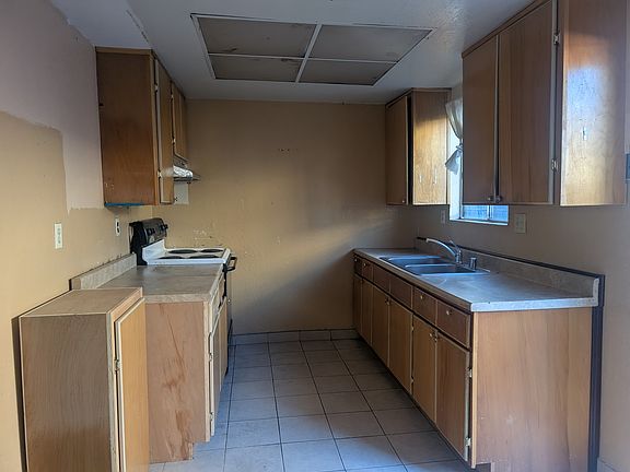 3rd image of 3043 Wentworth Dr
