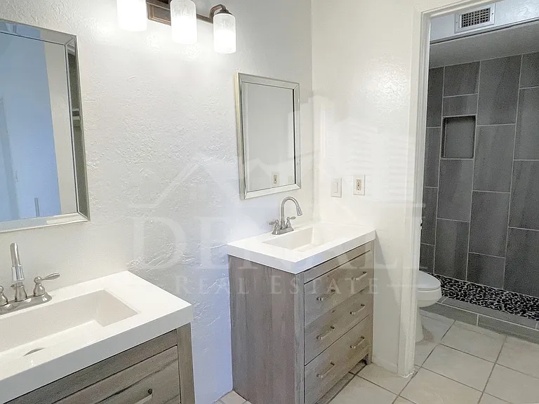 822 S Langley Ave #207 — Photo 12