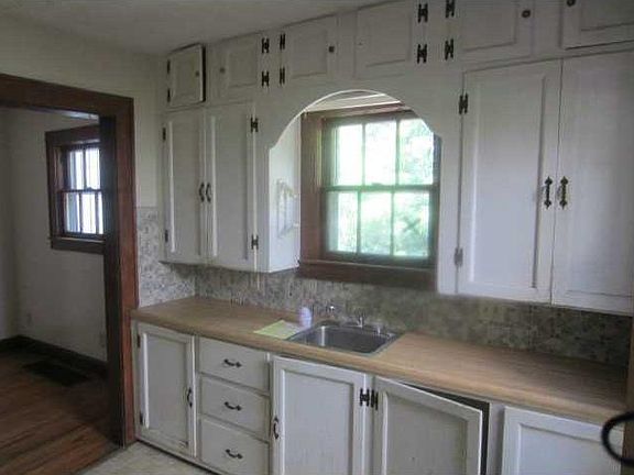 4th image of 616 E Pike St