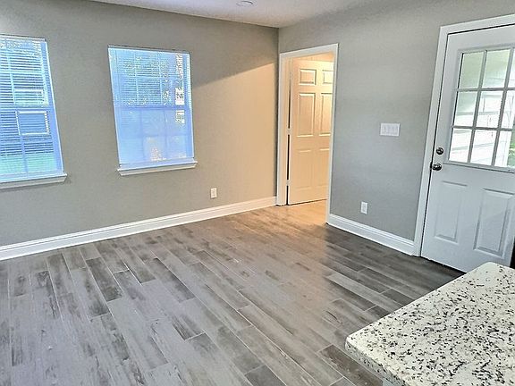 4th image of 419 Woody Cir