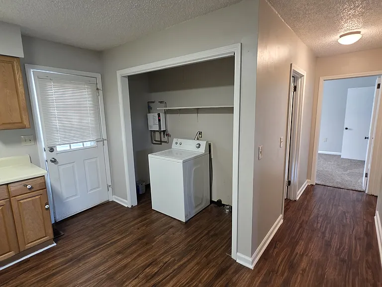 865 Louisville Hwy #B — Photo 13