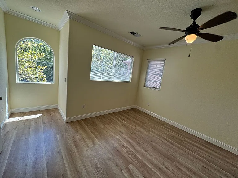 2315 Glacier Pl #B — Photo 8