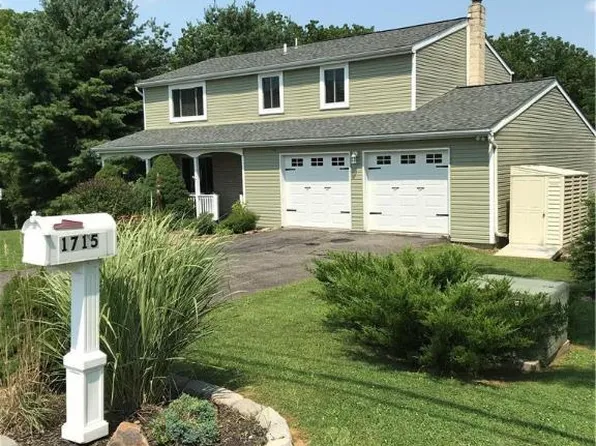 1715 Creek Rd, Bethlehem, PA 18015