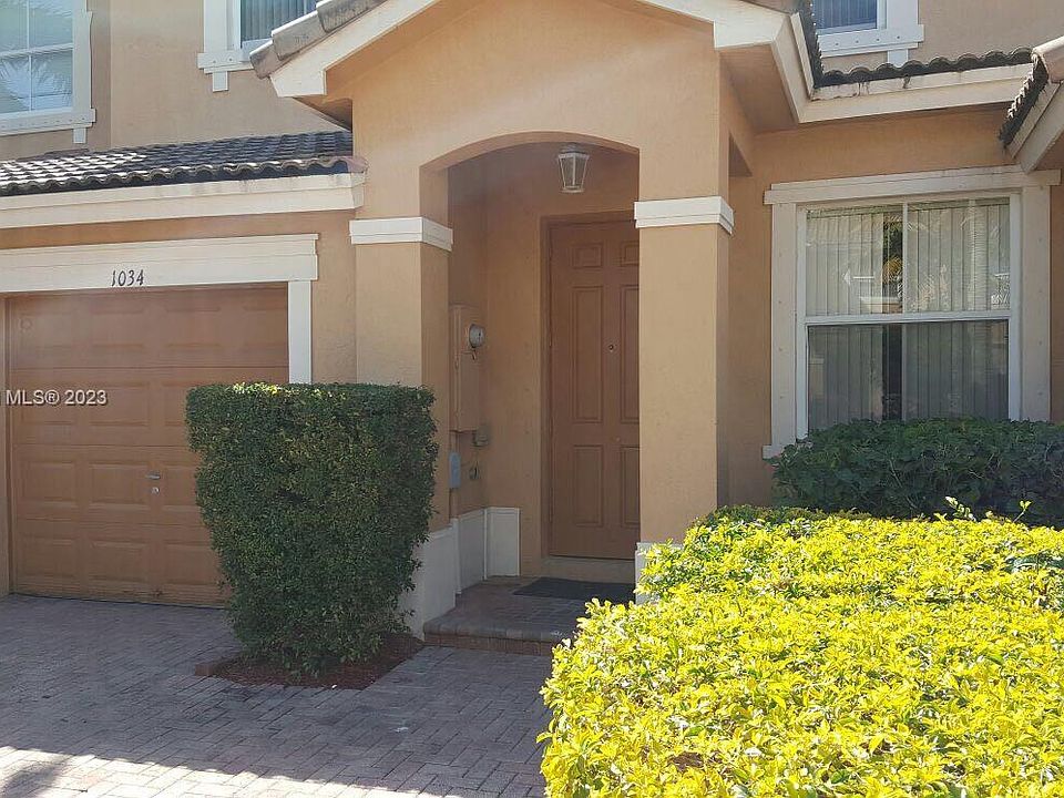 1st image of 1034 NE 41st Pl Unit 1034