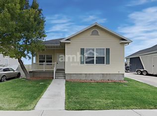 1784 E West Pinion Cir, Eagle Mountain, UT 84005