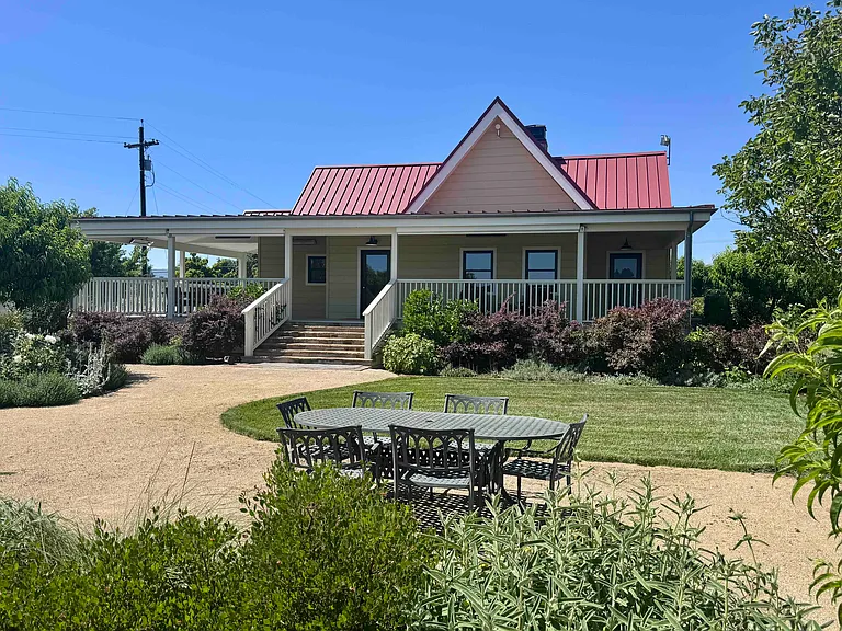 1555 Skellenger Ln — Photo 10