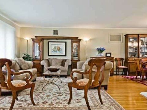 3rd image of 121 Queens Ct