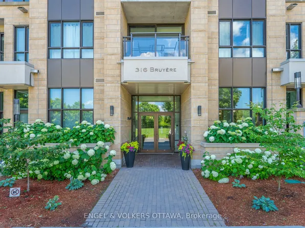 316 Bruyere St #302, Ottawa, ON K1N 0C3