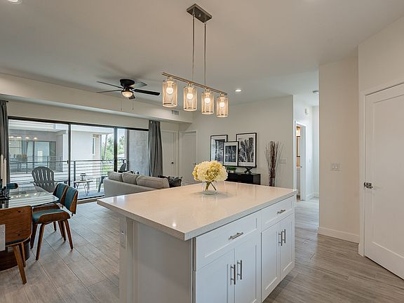 4th image of 1020 E Spence Ave #1002