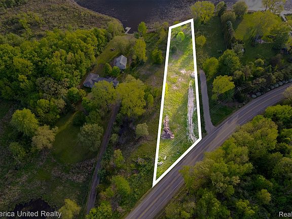 3rd image of 17 Golf Club Rd
