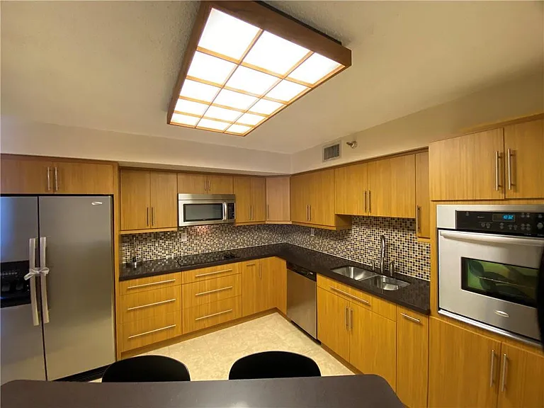 3500 Mystic Pointe Dr #2607 — Photo 8