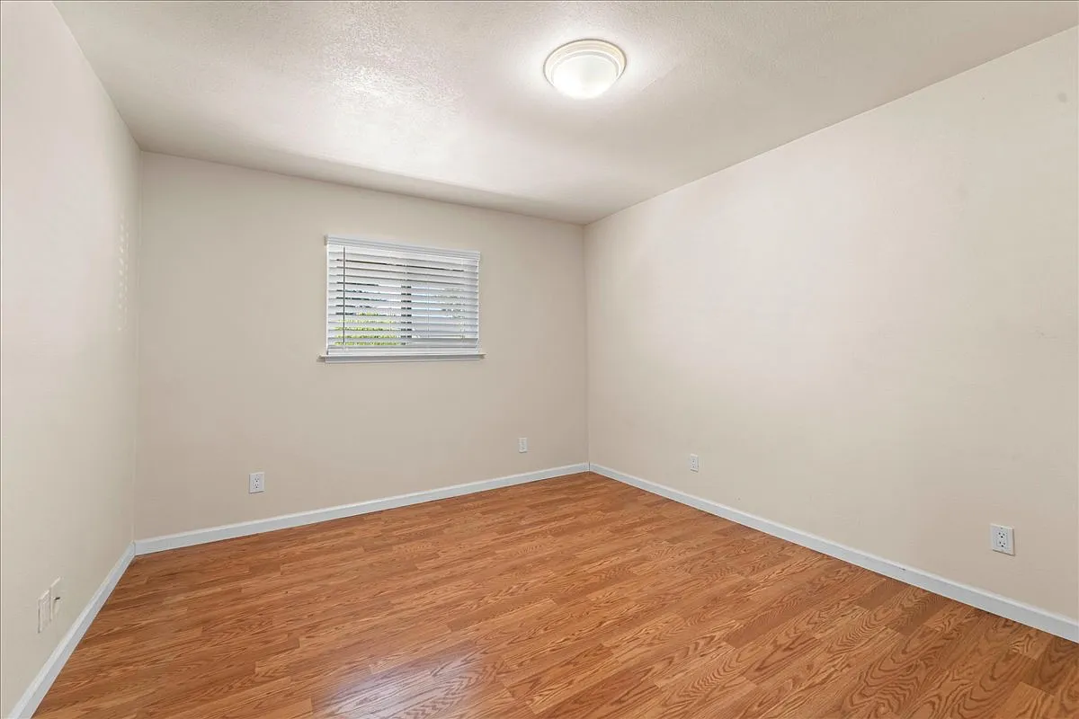 2 bed, 1118 sqft, $3,500 — Photo 3