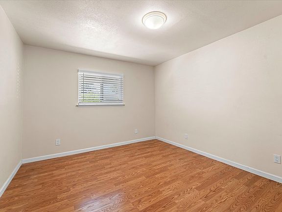 3rd image of 13000 Pfeifle Ave