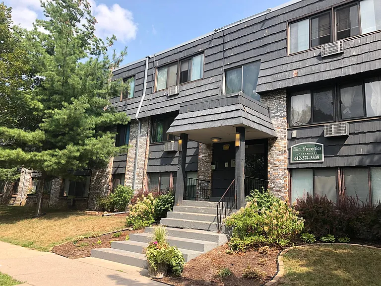 2535 Clinton Ave — Photo 1