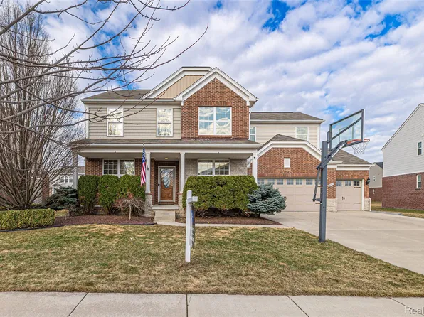 49503 Gracechurch Rd, Macomb, MI 48044