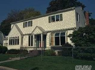 61 Marvin St, Patchogue, NY 11772