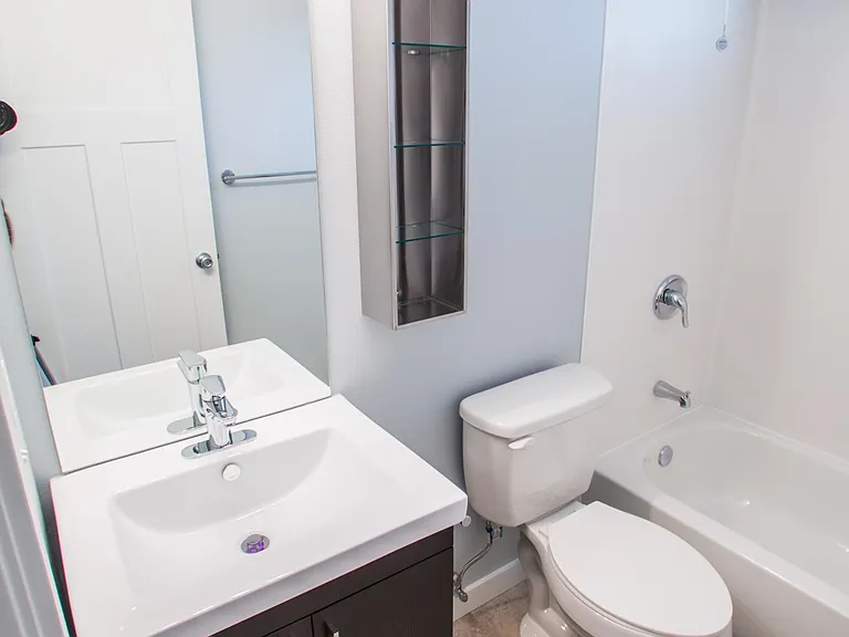 2221 E Thomas St #2 — Photo 8