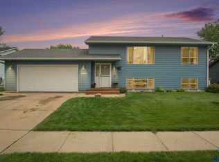 6204 W Jordan Dr, Sioux Falls, SD 57106