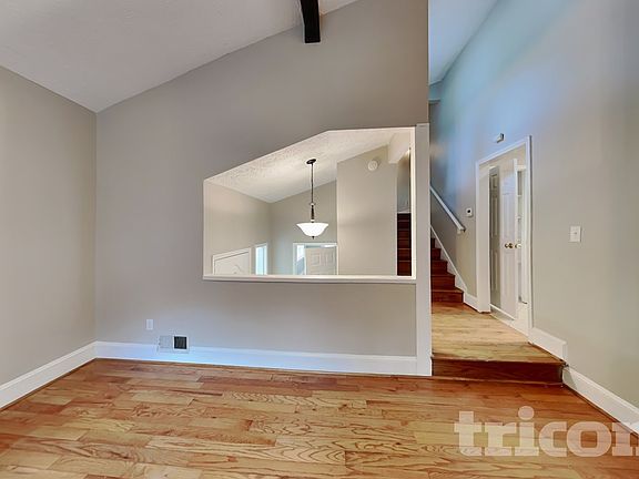 3rd image of 6583 Oakwood Dr