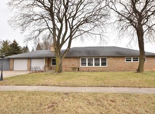 2824 S Seymour Pl, West Allis, WI 53227