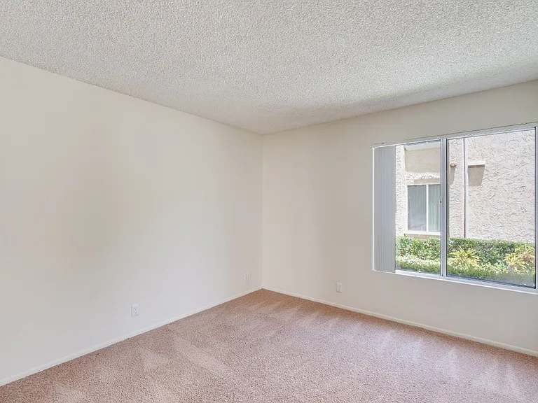 Bradbury Park Apartments — Photo 31