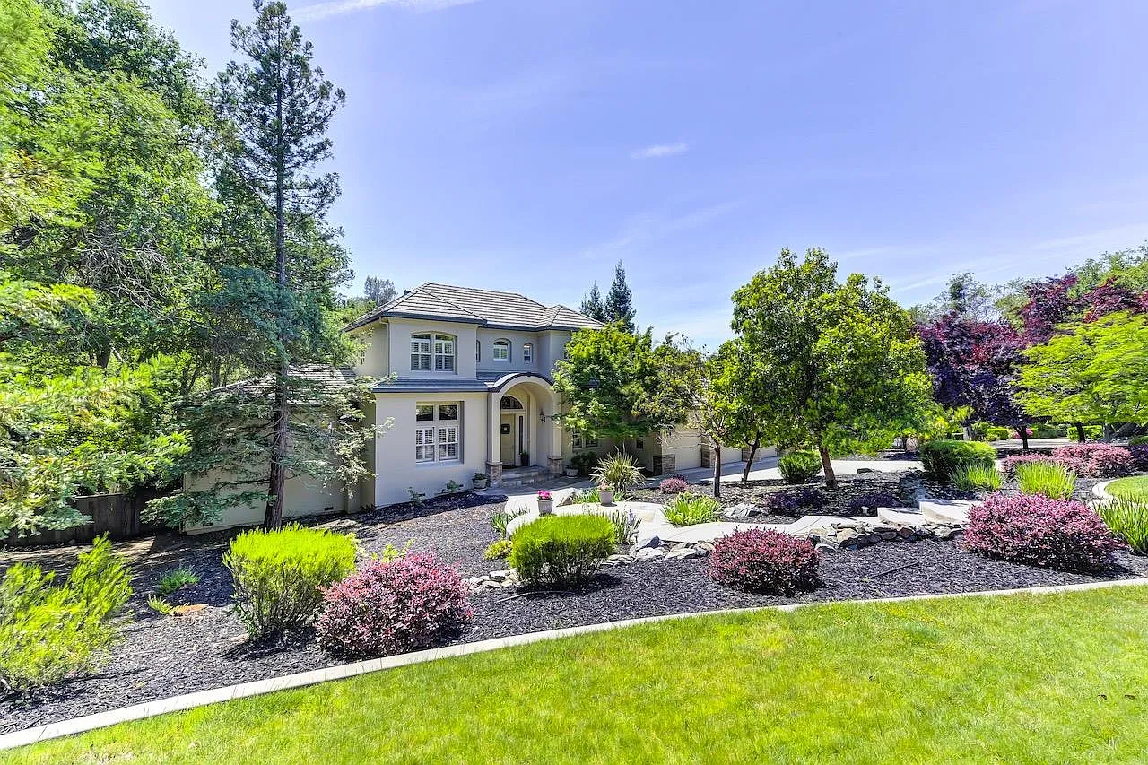 1376 Promontory Point Dr photo 1