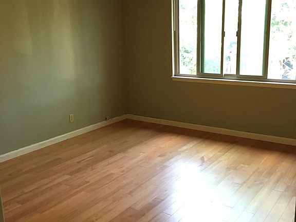 4th image of 660 Roble Ave APT 4