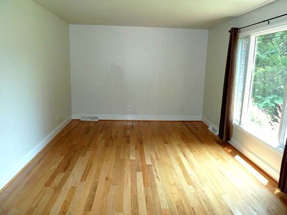 5th image of 6402 Farmlake Dr